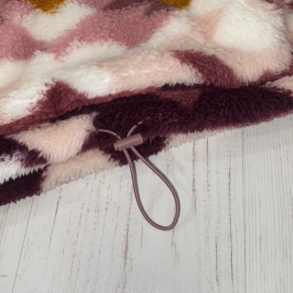 Like NEW Aeropostale cropped southwest plush hoodie - Picture 4 of 4